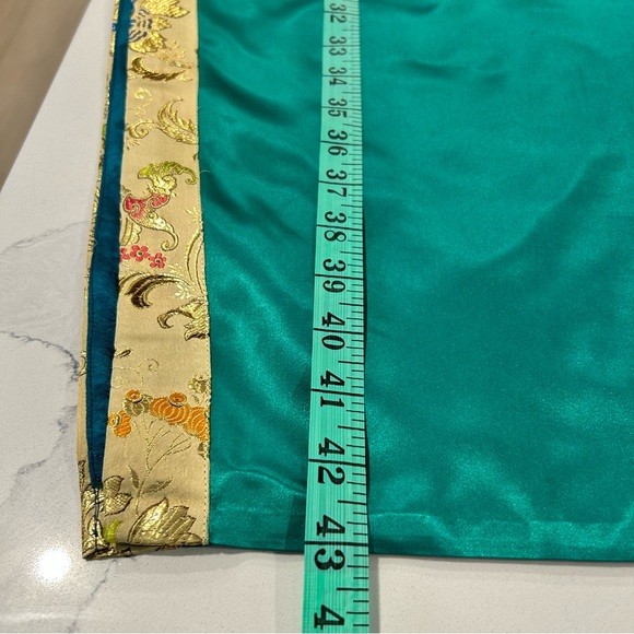 Vintage Emeral Green Silk Qipao (Cheongsam) - Picture 16 of 16